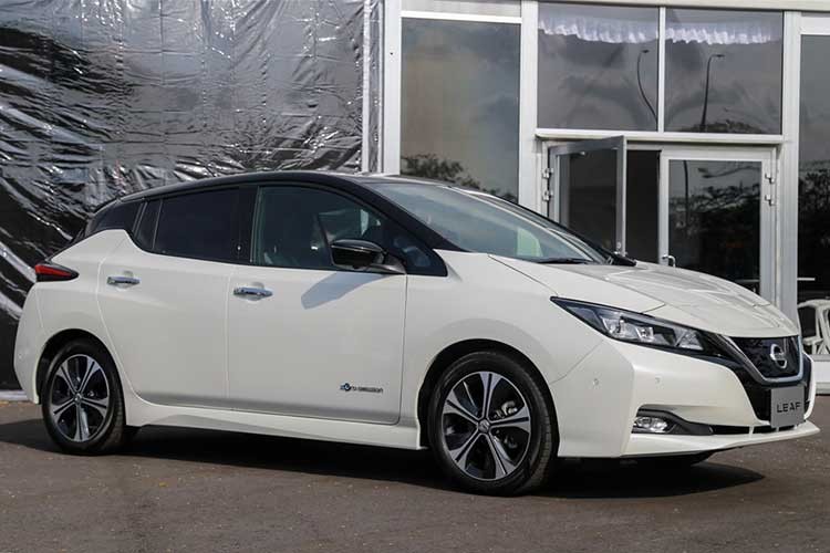 Nissan vừa chính thức giới thiệu mẫu xe điện Leaf thế hệ thứ 2 tại Singapore, và công bố kế hoạch bán ra tại 7 thị trường mới, bắt đầu từ tháng 4 năm nay. Xe  ôtô điện Nissan Leaf thể hiện cho tham vọng điện khí hóa của hãng xe này tại châu Á - Thái Bình Dương. Tiếc rằng, hiện kế hoạch đó chưa bao gồm Việt Nam.